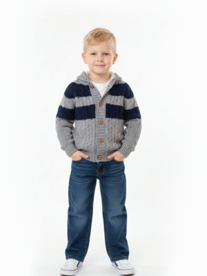 بلوفر كارديغان أولادي صوفي رمادي وكحلي مخطط بغطاء رأس – ملابس أطفال شتوية دافئة ونقشة ضفيرة أنيقة.