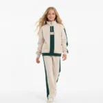 سوت شتوي بناتي رياضي من قطعتين بلون بيج وأخضر بتصميم Color Block