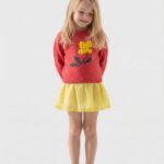 دريس بناتي شتوي كنزة صوفية بلون أحمر مع طبعة زهرة صفراء