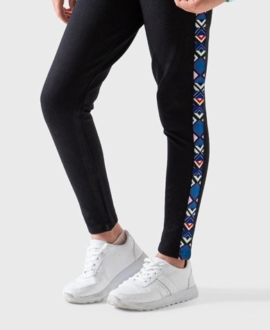 بنطلون ليجنغز بناتي أسود ضيق مع شريط جانبي ملون بأنماط هندسية