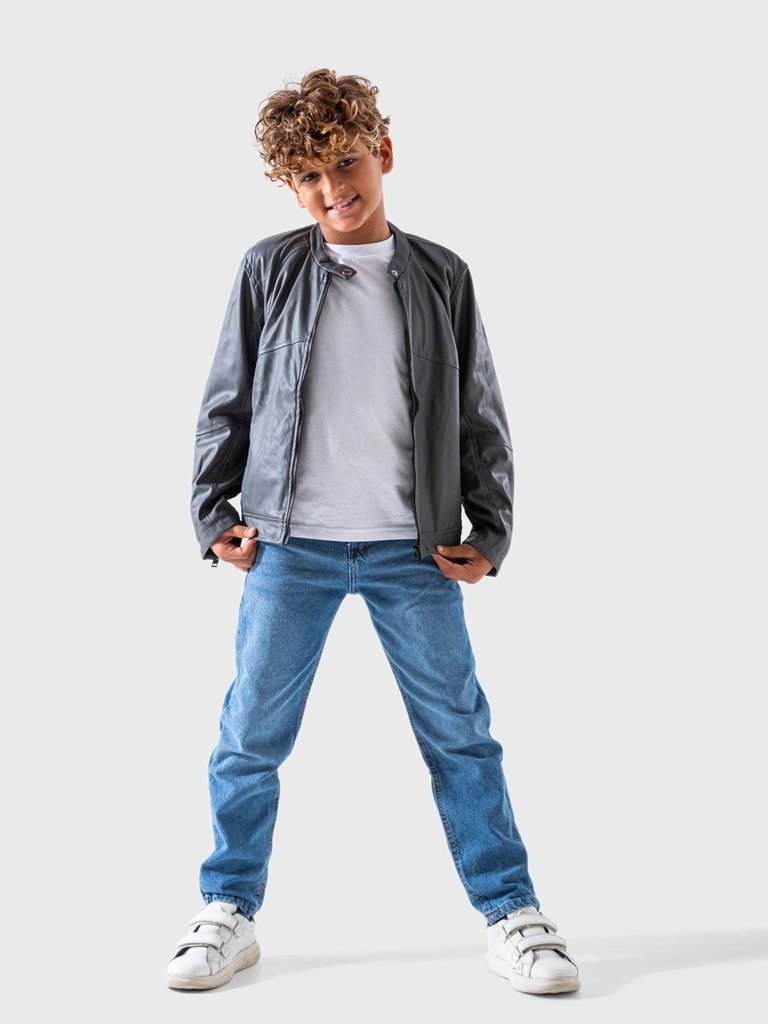 جاكيت أولادي شتوي بايكر من الجلد الصناعي باللون الرمادي الداكن. سحاب أمامي كامل وياقة دائرية