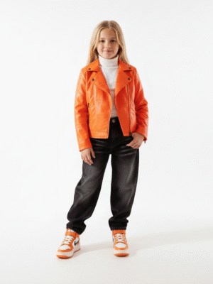 جاكيت جلد بناتي برتقالي – ملابس أطفال بنات خروج شتوي أنيقة 2026