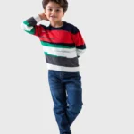 سويت شيرت أولادي شتوي كنزة مقلمة. يتميز بخطوط عريضة باللون الأحمر والأخضر والكحلي والأبيض.