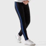 بنطلون ليجنغز بناتي أسود ضيق مع شريط جانبي أزرق ومخطط بالذهبي