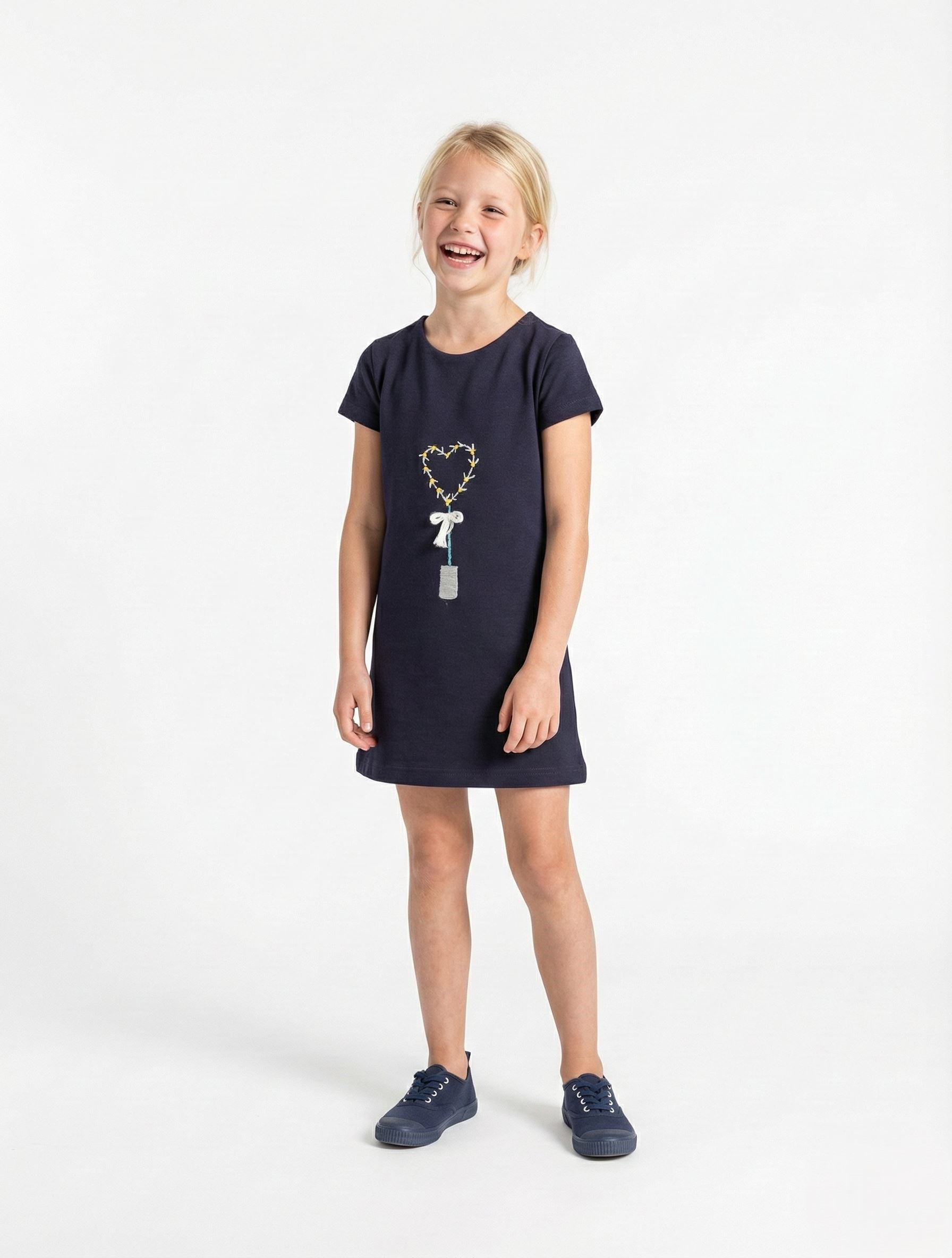 فستان شتوي بناتي أسود مطرز – ملابس أطفال خروج