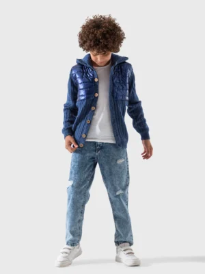 جاكيت أولادي شتوي أزرق كحلي. يتميز بأكمام محبوكة وواجهة صدر مبطنة لامعة.