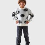 سويتر تريكو أولادي أوف وايت بنقشة سوداء – ملابس أطفال شتوي
