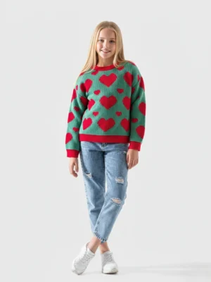سويتر تريكو أخضر بقلوب حمراء بناتي – ملابس أطفال شتوي