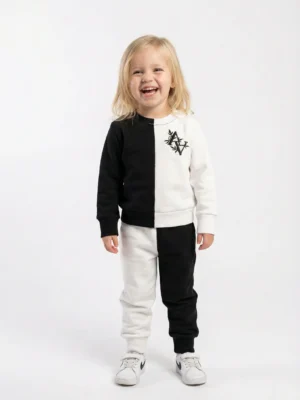 سويت شيرت وبنطلون بناتي أبيض وأسود – ملابس أطفال شتوي كاجوال