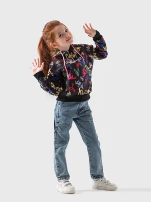 هودي بناتي أسود طبعة قلوب ملونة – سويت شيرت شتوي بناتي