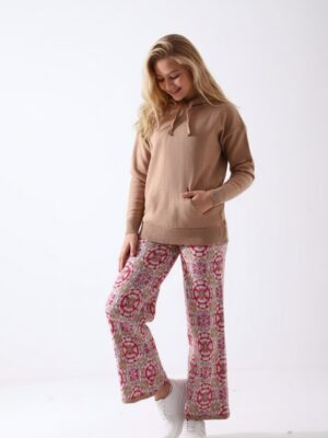 سوت بناتي قطعتين بيج ومنقوش – ملابس أطفال بنات خروج شتوي