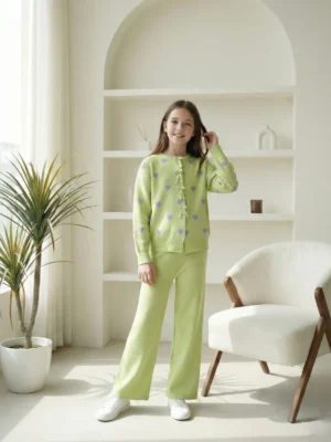 طقم تريكو ليموني بناتي بقلوب بنفسجية – ملابس أطفال بنات خروج