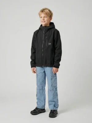 جاكيت أسود أولادي شتوي بـ "كابتشو" – ملابس أطفال فاخرة