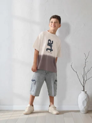 تيشيرت أولادي أوفر سايز تاي داي رمادي وسكري – ملابس أطفال صيفية