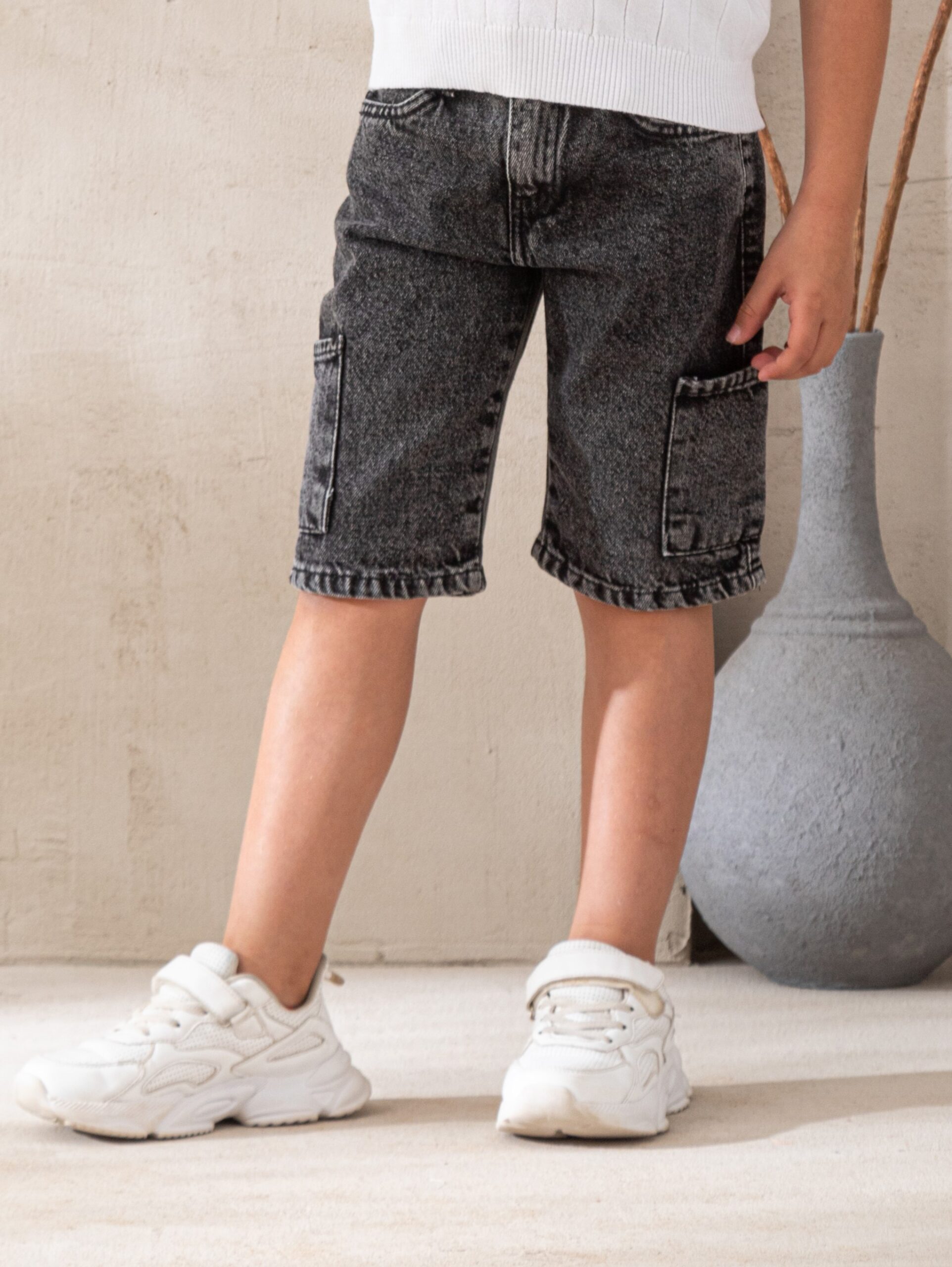 شورت جينز كارجو أولادي رمادي – ملابس أطفال صيفية محير