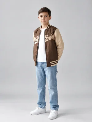 جاكيت أولادي شتوي بني وبيج بتصميم Varsity من A&A